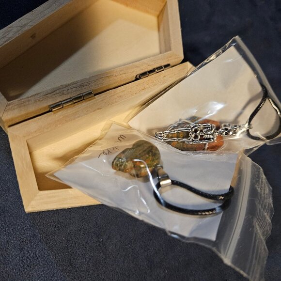 Unakite skull & coffin, with skeleton, gemstone/crystal pendants, & jewelry box - Picture 3 of 8